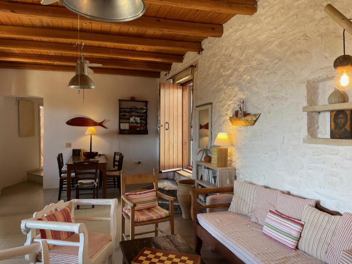 Villa La Familia Maison Traditionnelle Плакиас Екстериор снимка