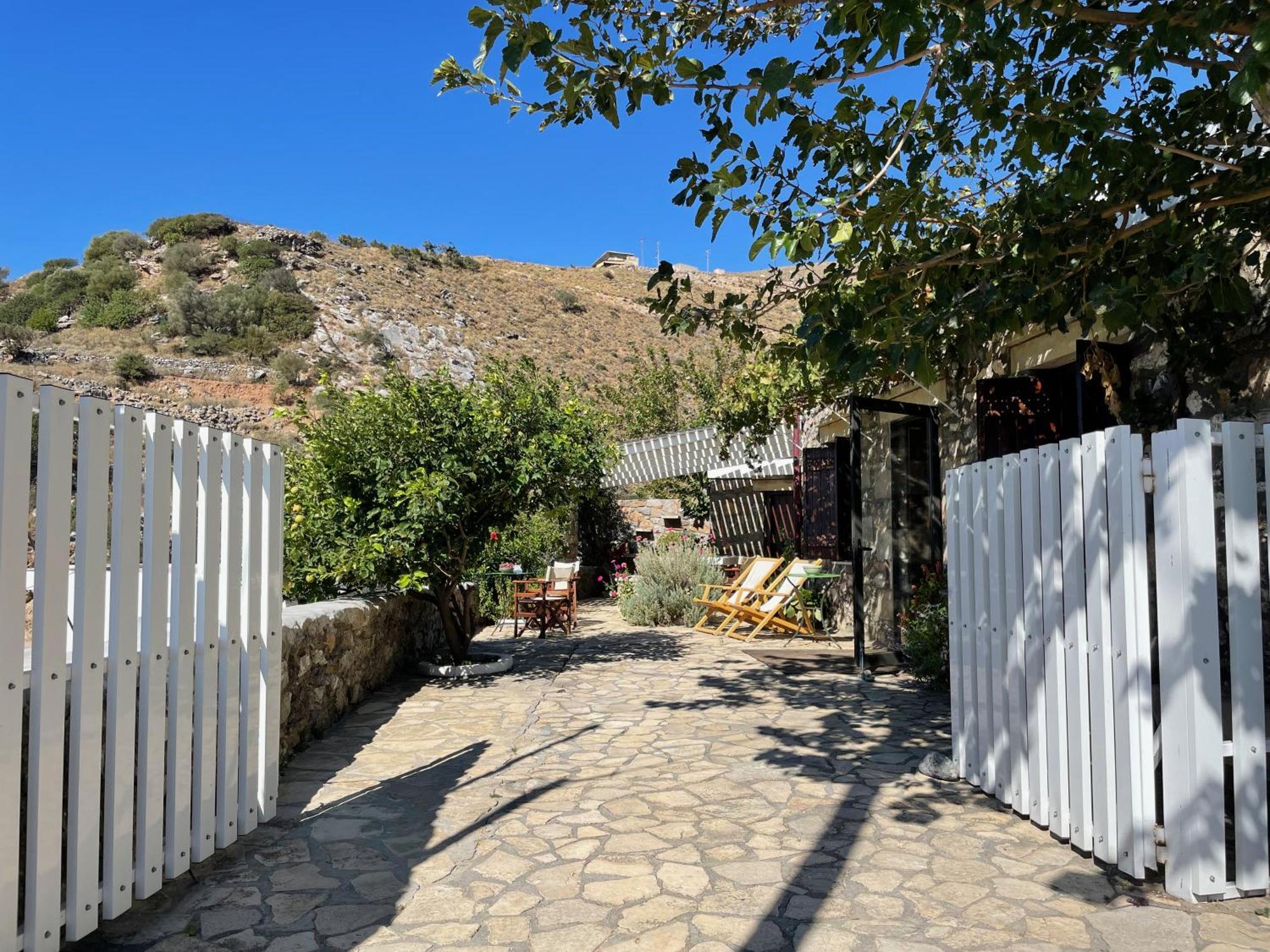 Villa La Familia Maison Traditionnelle Плакиас Екстериор снимка